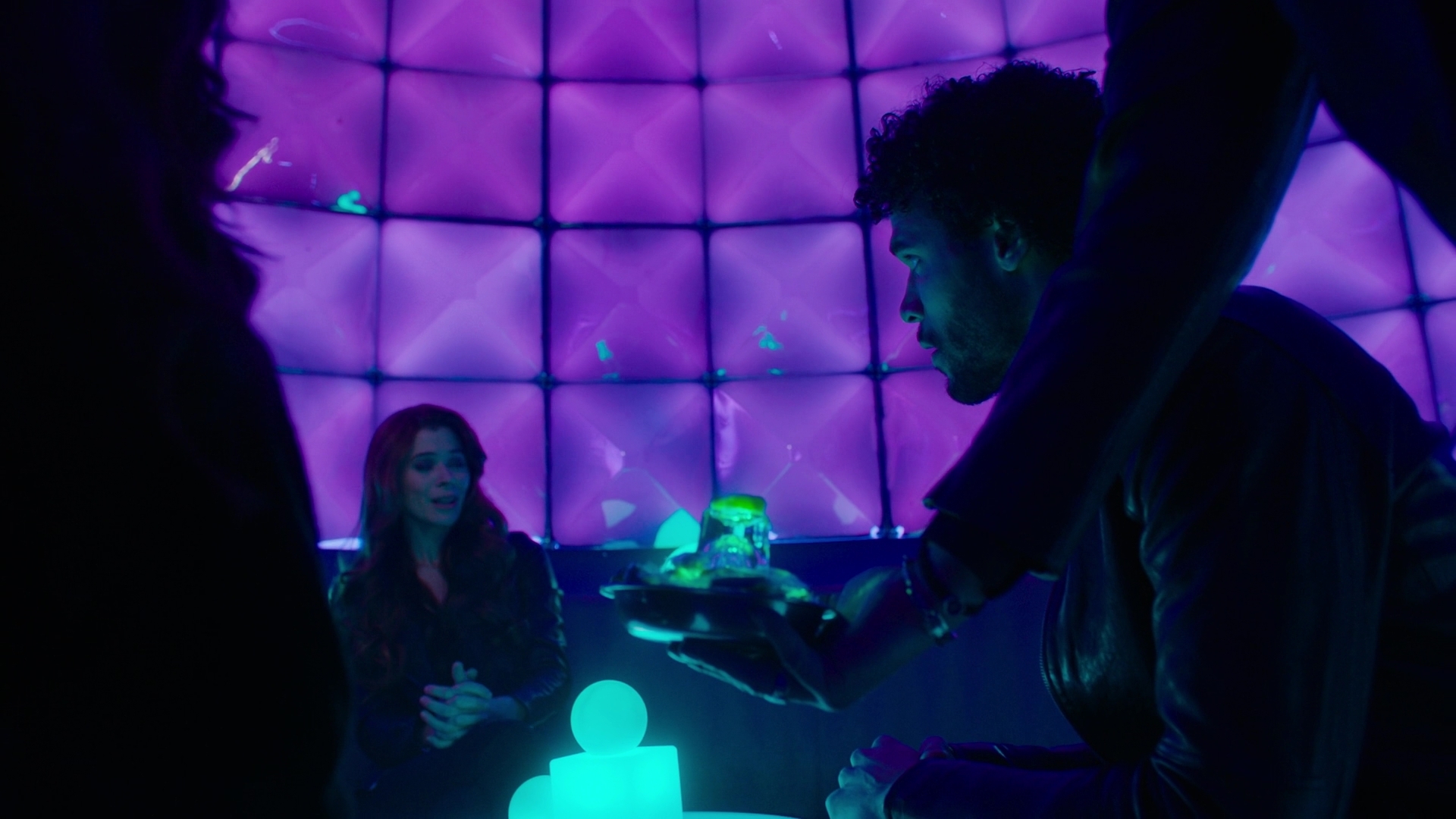 Charmed-Online-dot-nl_Charmed2x11DanceLikeNoOneIsWitching1046.jpg