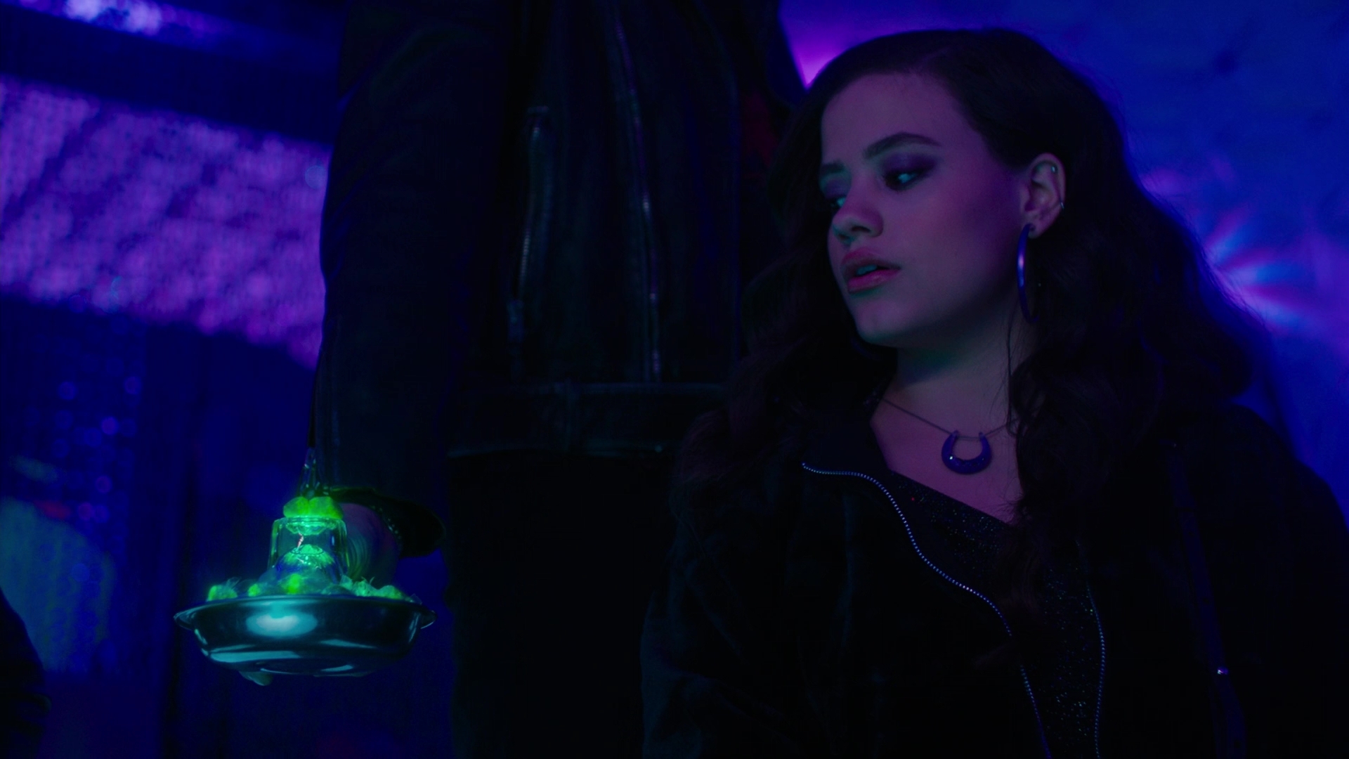 Charmed-Online-dot-nl_Charmed2x11DanceLikeNoOneIsWitching1049.jpg