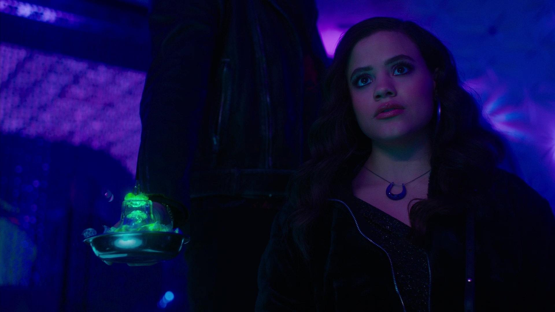 Charmed-Online-dot-nl_Charmed2x11DanceLikeNoOneIsWitching1055.jpg