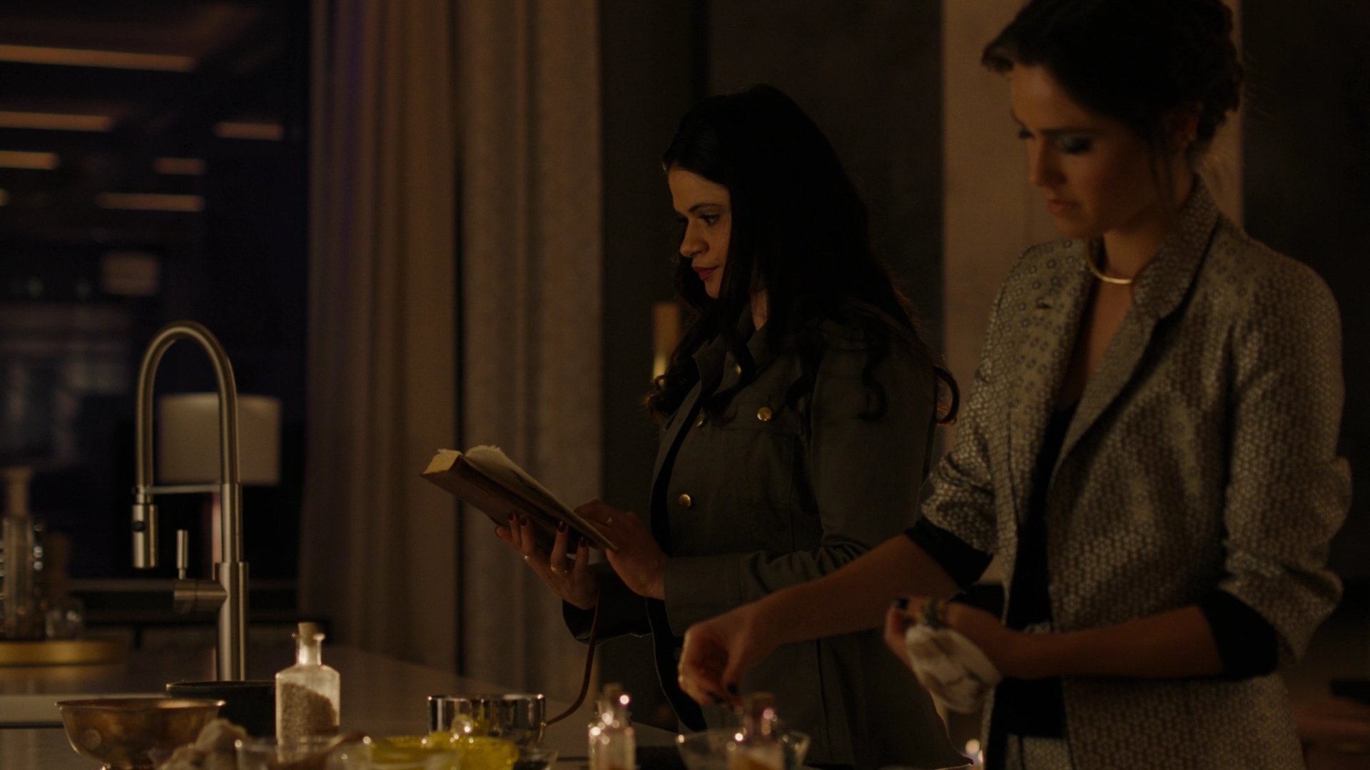 Charmed-Online-dot-nl_Charmed2x11DanceLikeNoOneIsWitching1634.jpg