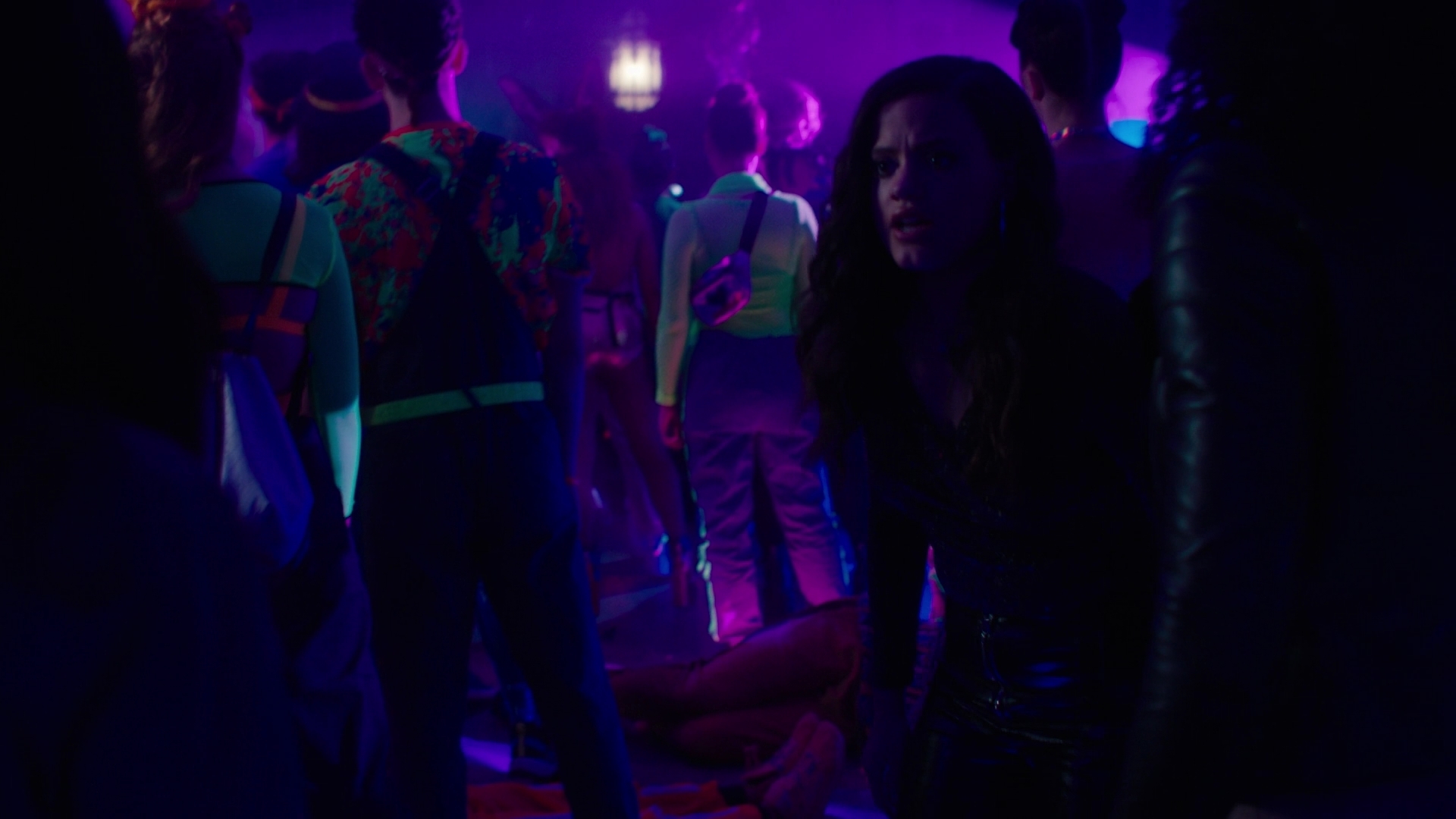 Charmed-Online-dot-nl_Charmed2x11DanceLikeNoOneIsWitching1800.jpg