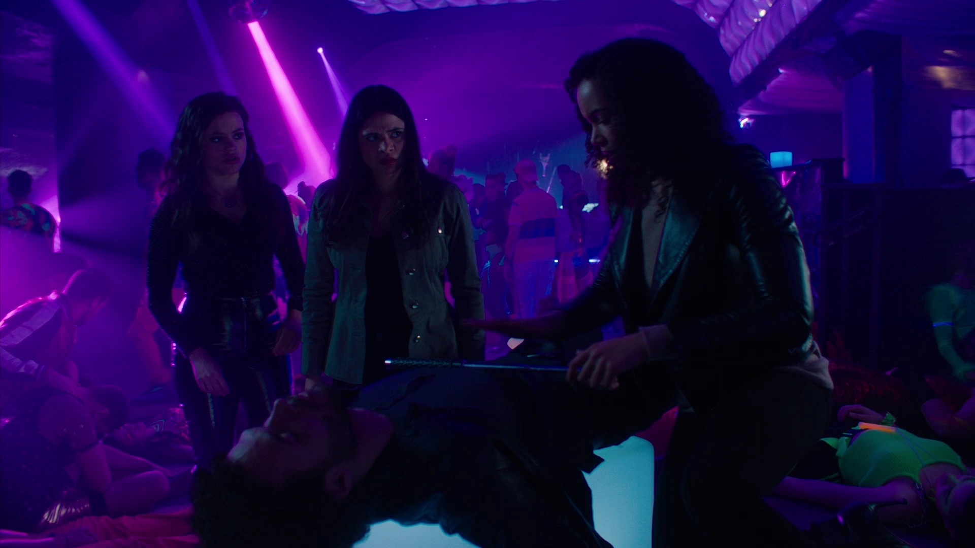 Charmed-Online-dot-nl_Charmed2x11DanceLikeNoOneIsWitching1881.jpg