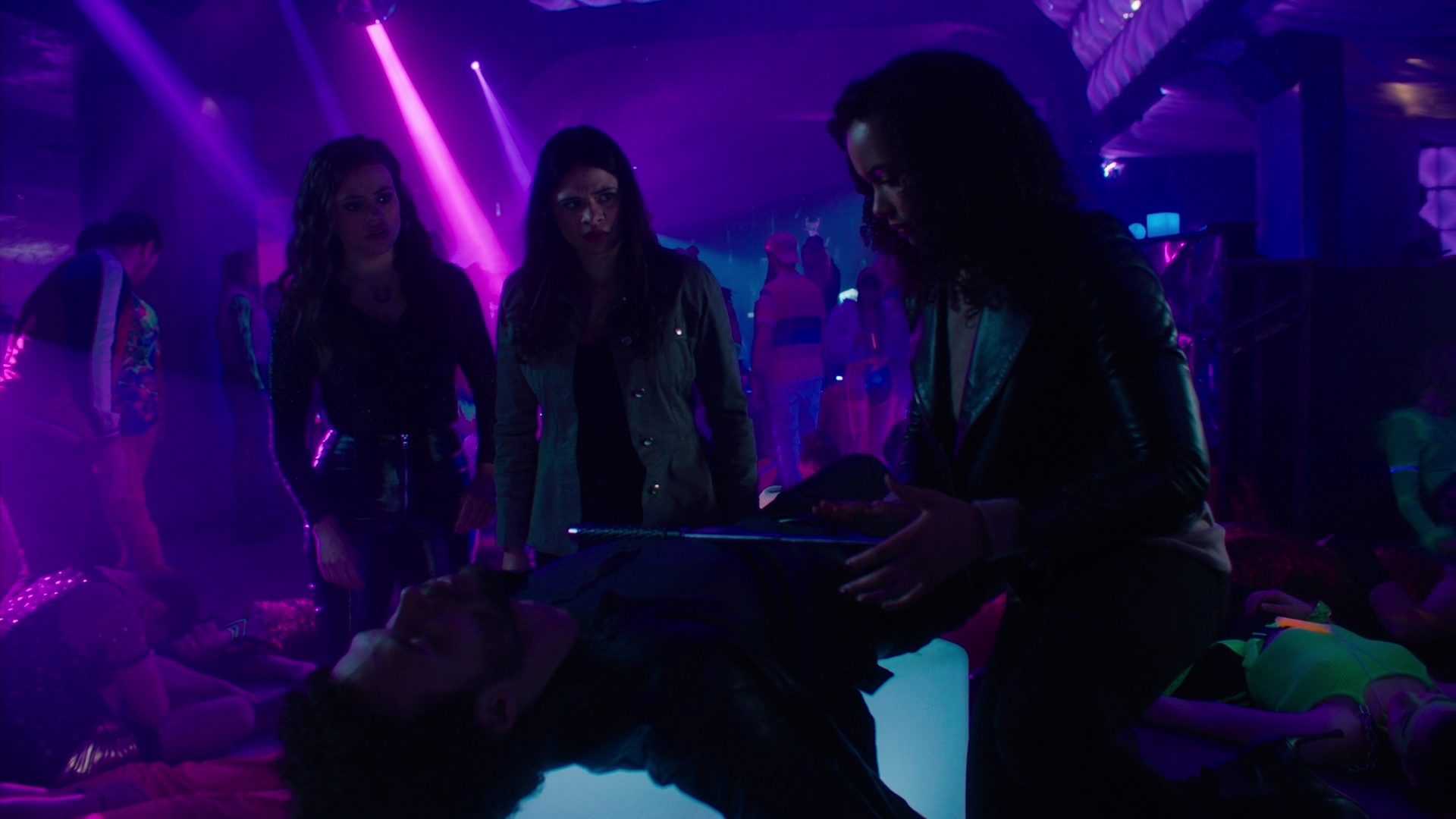 Charmed-Online-dot-nl_Charmed2x11DanceLikeNoOneIsWitching1882.jpg