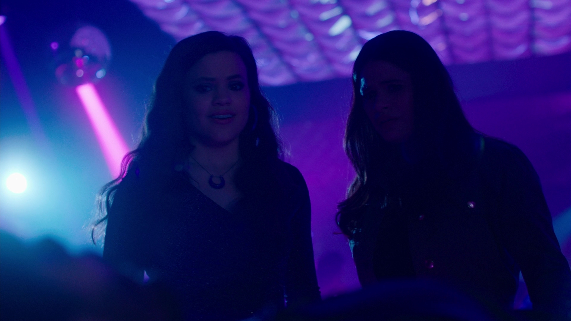 Charmed-Online-dot-nl_Charmed2x11DanceLikeNoOneIsWitching1905.jpg
