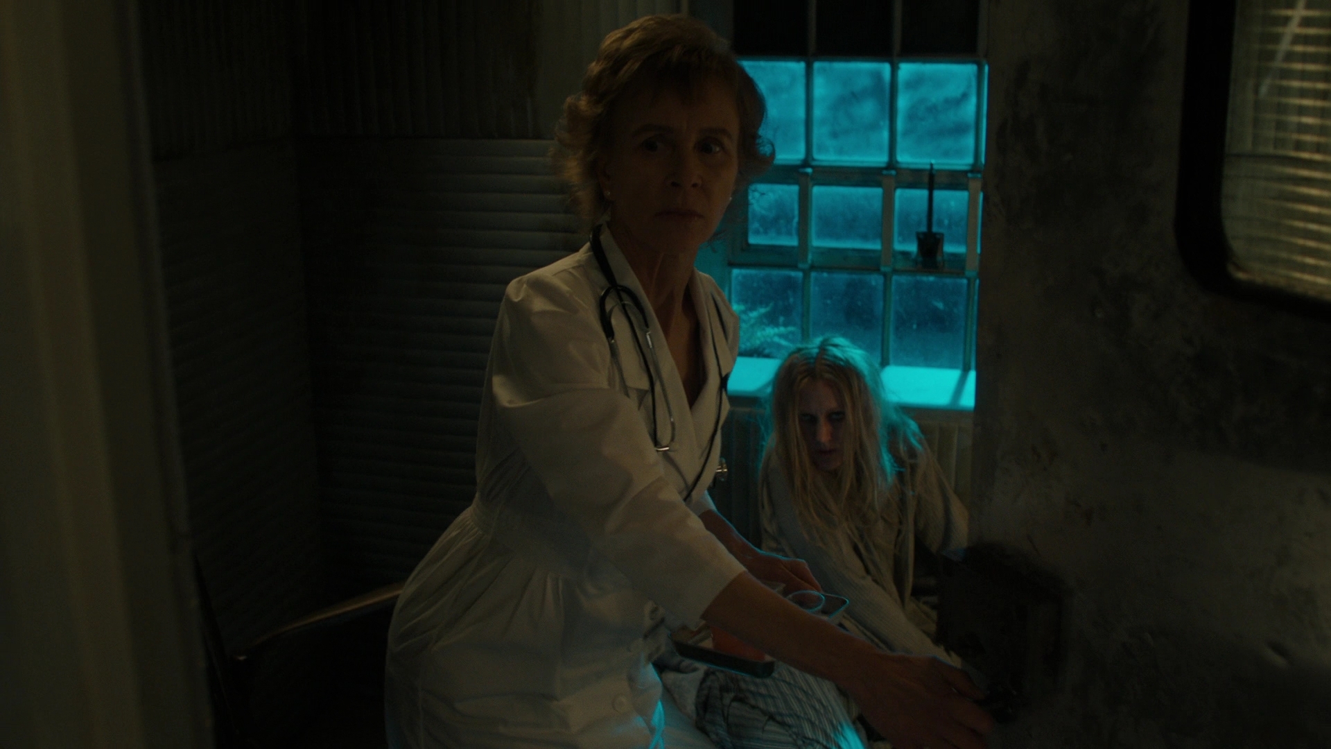 Charmed-Online-dot-nl_Charmed2x12NeedsToKnow0058.jpg