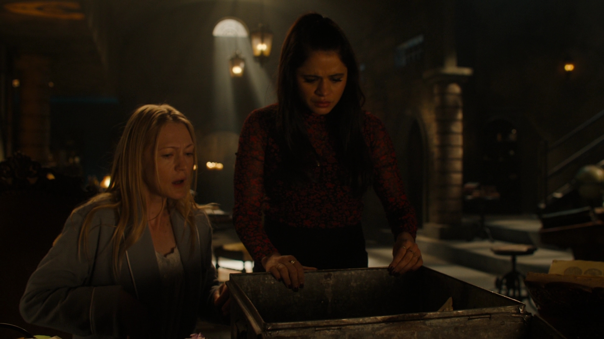 Charmed-Online-dot-nl_Charmed2x12NeedsToKnow0992.jpg