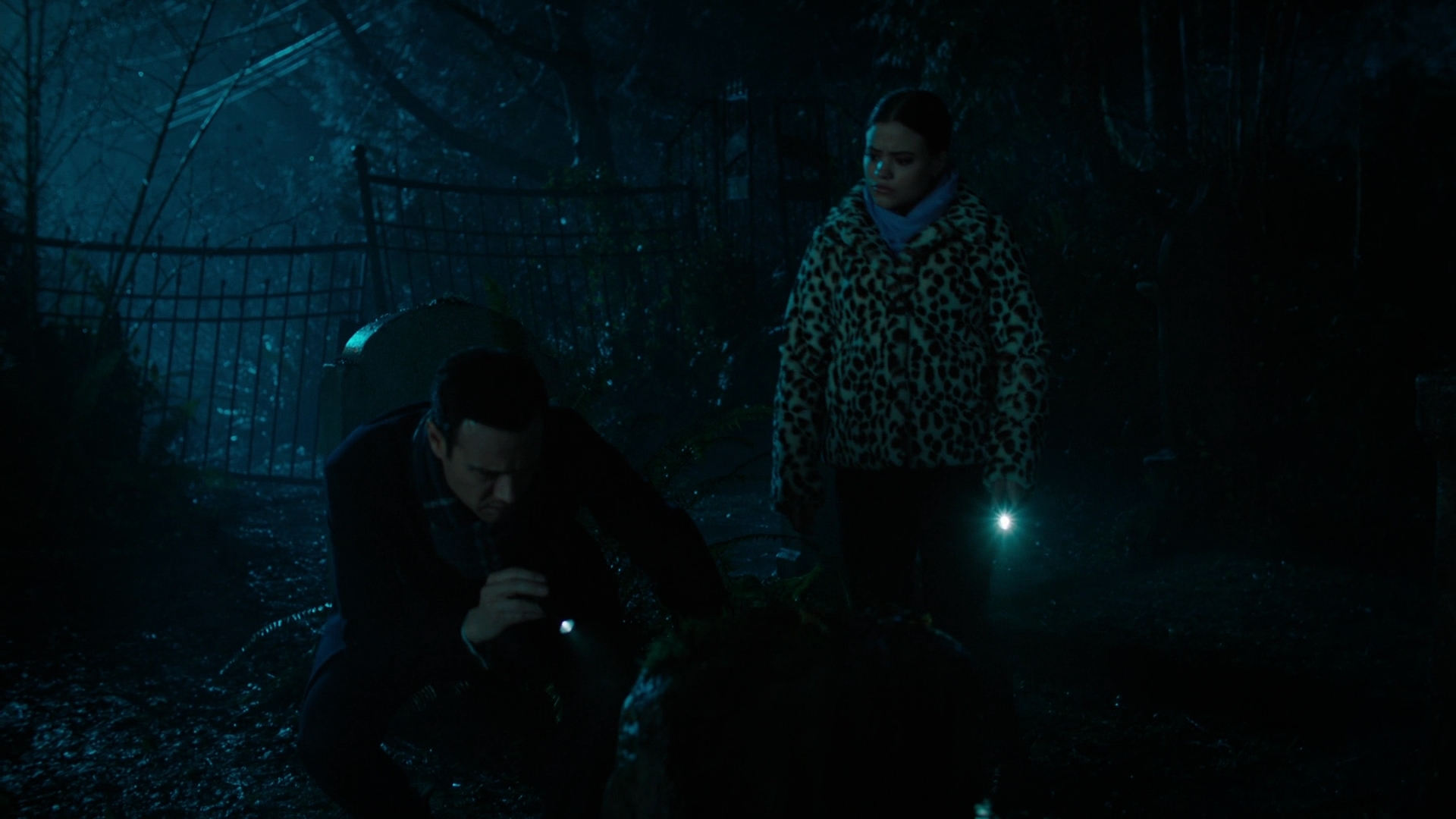 Charmed-Online-dot-nl_Charmed2x12NeedsToKnow1584.jpg