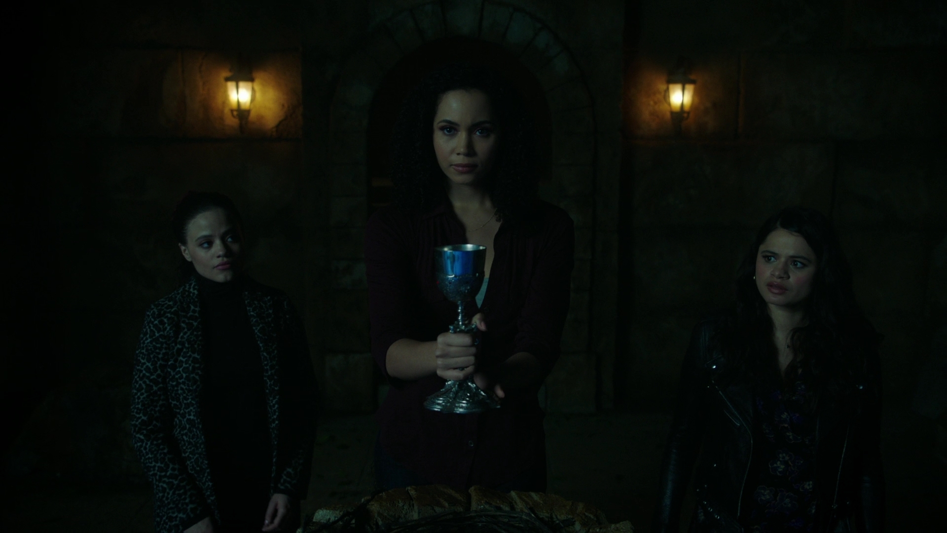 Charmed-Online-dot-nl-Charmed2x13BreakingTheCycle2200.jpg