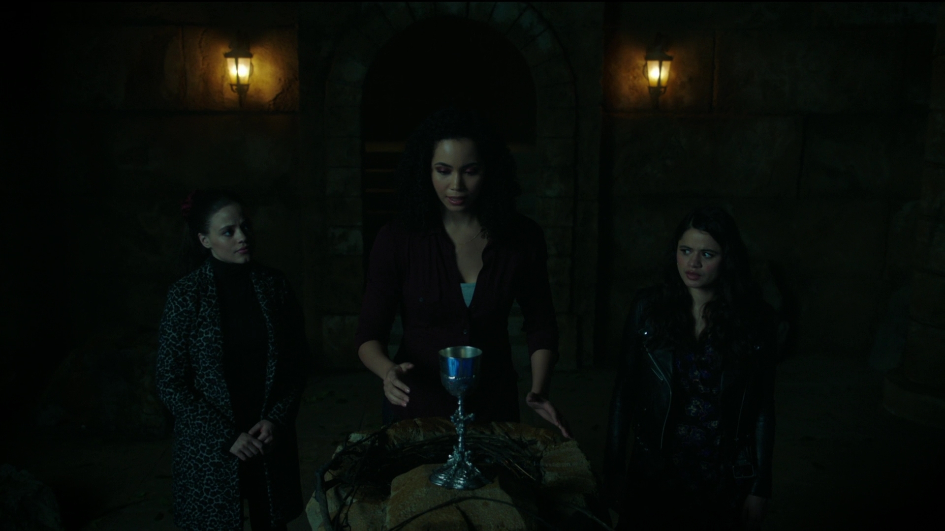 Charmed-Online-dot-nl-Charmed2x13BreakingTheCycle2225.jpg