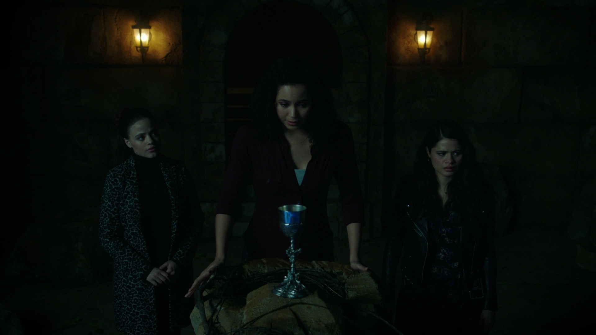 Charmed-Online-dot-nl-Charmed2x13BreakingTheCycle2227.jpg