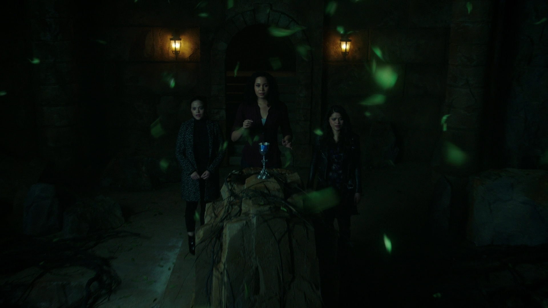 Charmed-Online-dot-nl-Charmed2x13BreakingTheCycle2248.jpg