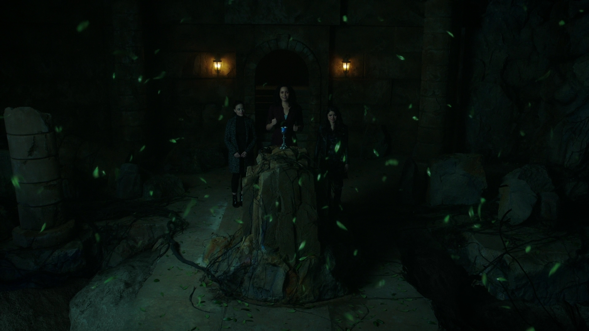 Charmed-Online-dot-nl-Charmed2x13BreakingTheCycle2251.jpg
