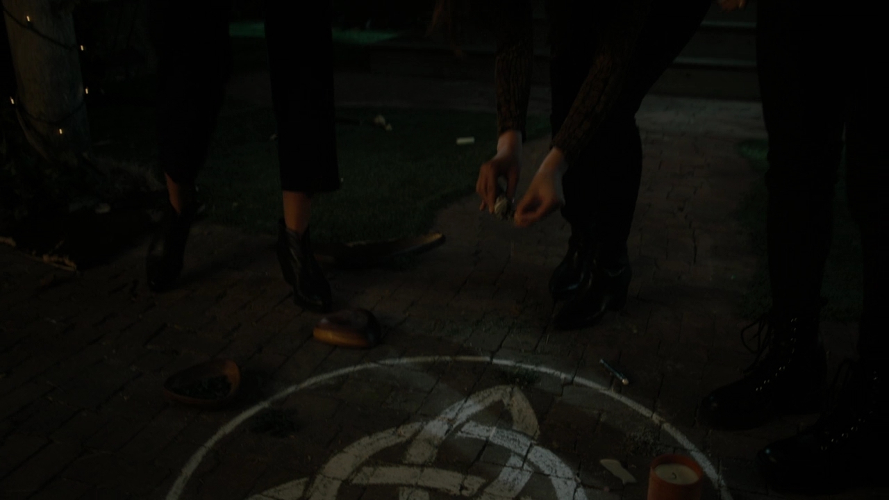 Charmed-Online-dot-nl-Charmed-2x14SuddenDeath0120.jpg