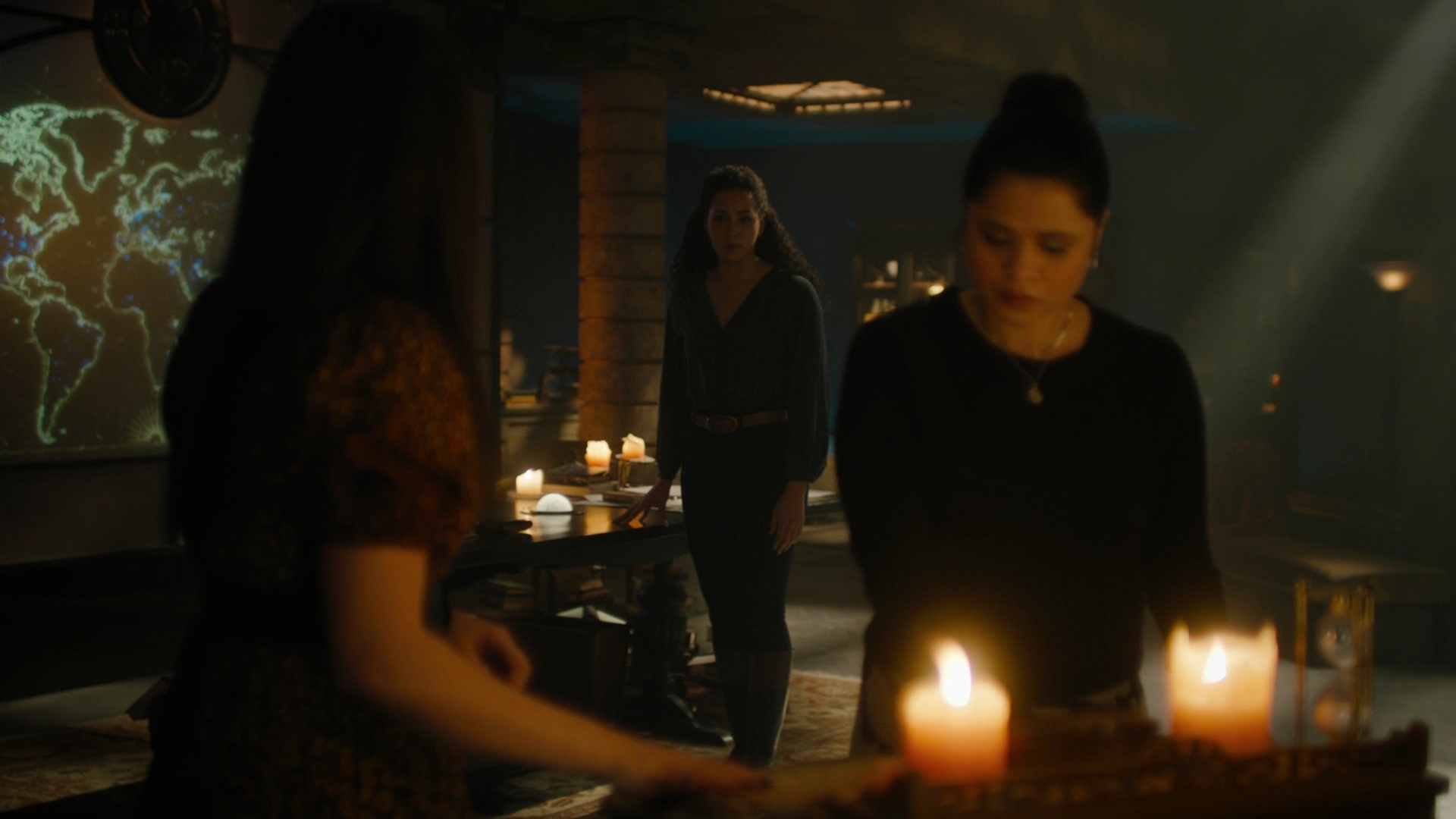 Charmed-Online-dot-nl_Charmed2x02SomeonesGoingToDie0845.jpg