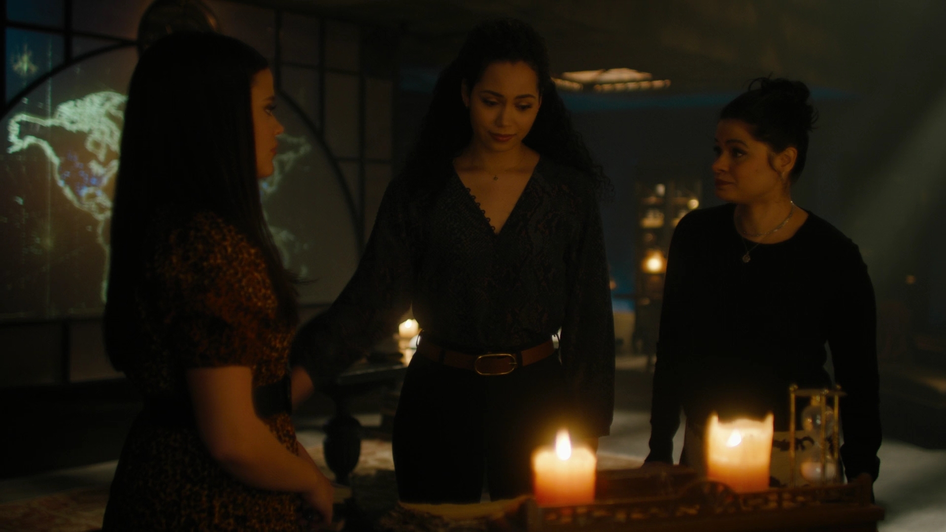 Charmed-Online-dot-nl_Charmed2x02SomeonesGoingToDie0920.jpg