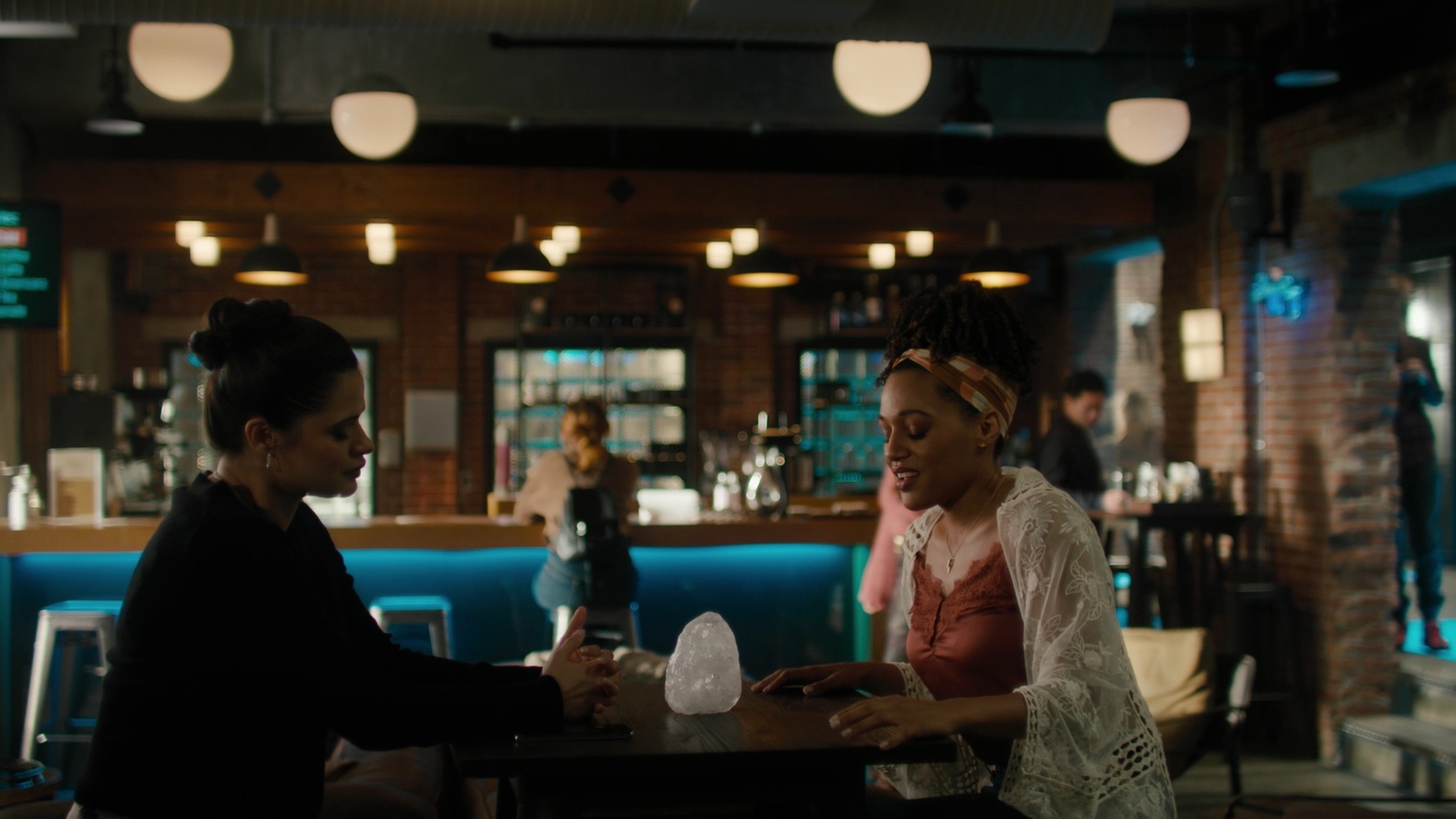Charmed-Online-dot-nl_Charmed2x02SomeonesGoingToDie1043.jpg