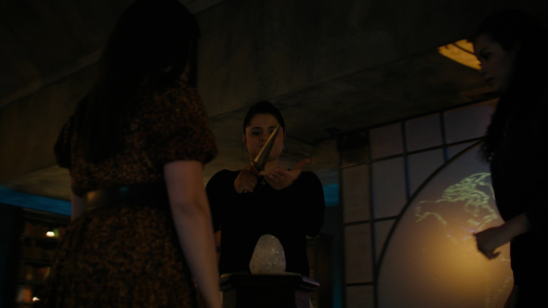 Charmed-Online-dot-nl_Charmed2x02SomeonesGoingToDie1295.jpg