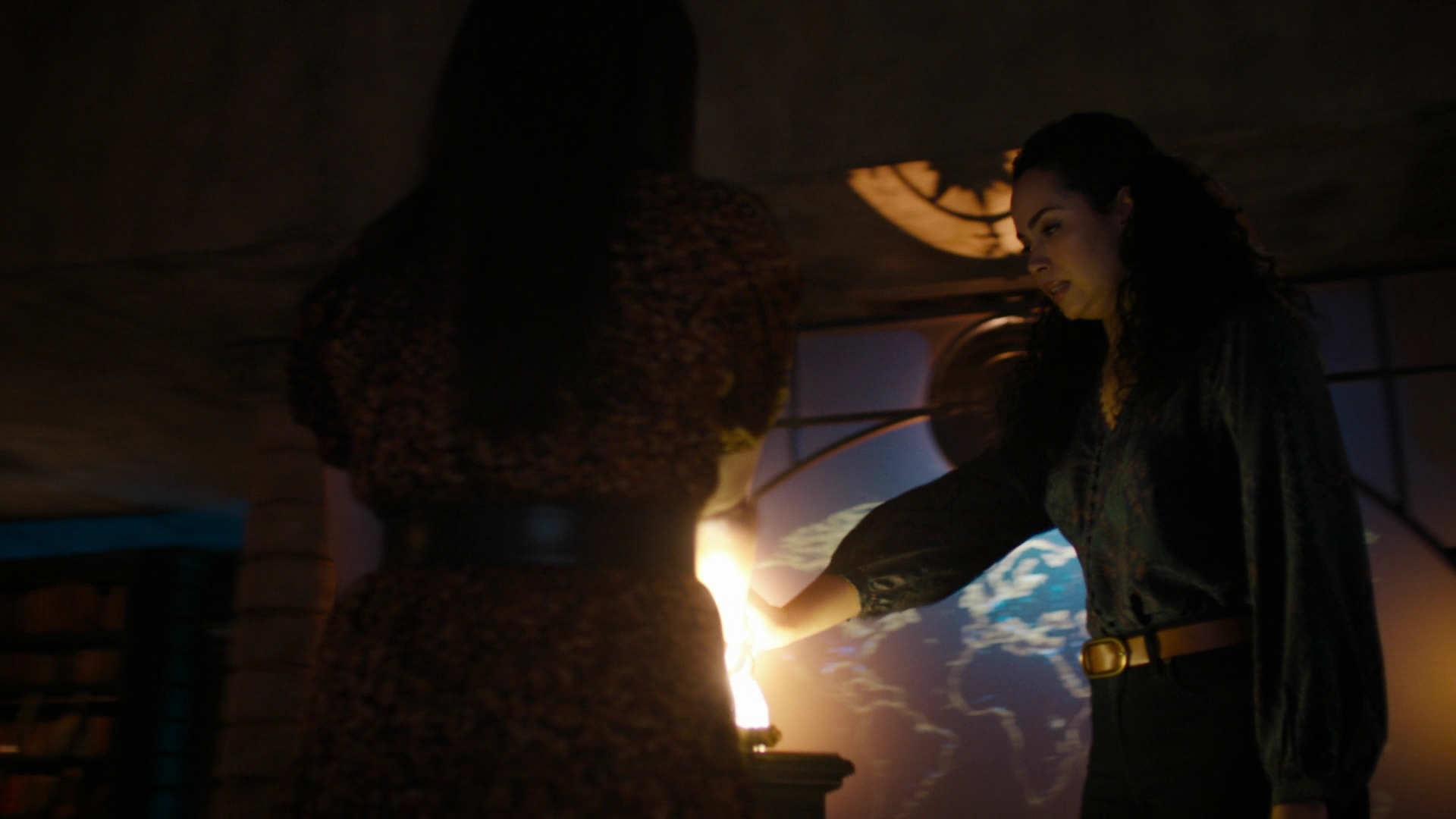 Charmed-Online-dot-nl_Charmed2x02SomeonesGoingToDie1322.jpg
