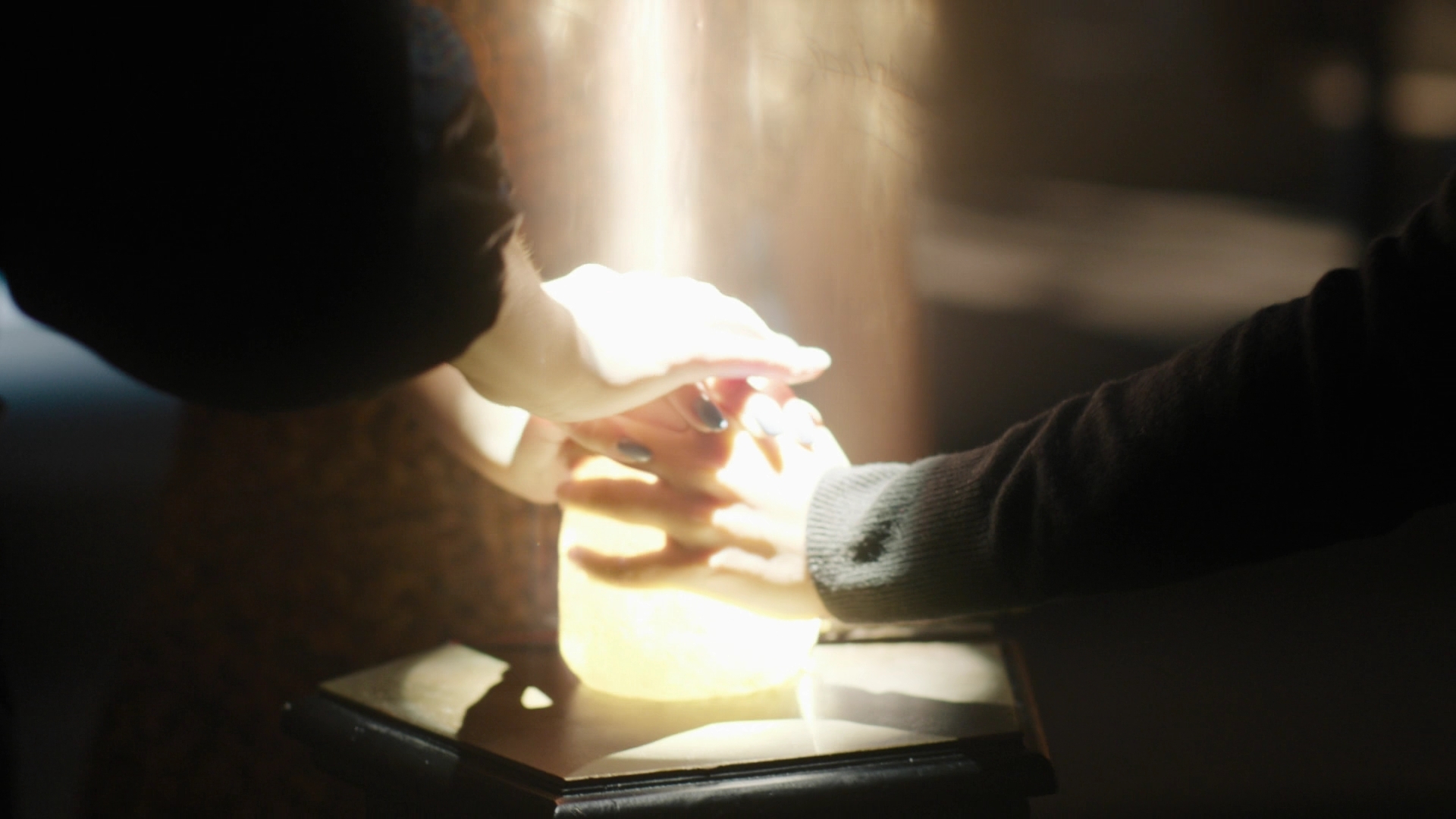 Charmed-Online-dot-nl_Charmed2x02SomeonesGoingToDie1372.jpg
