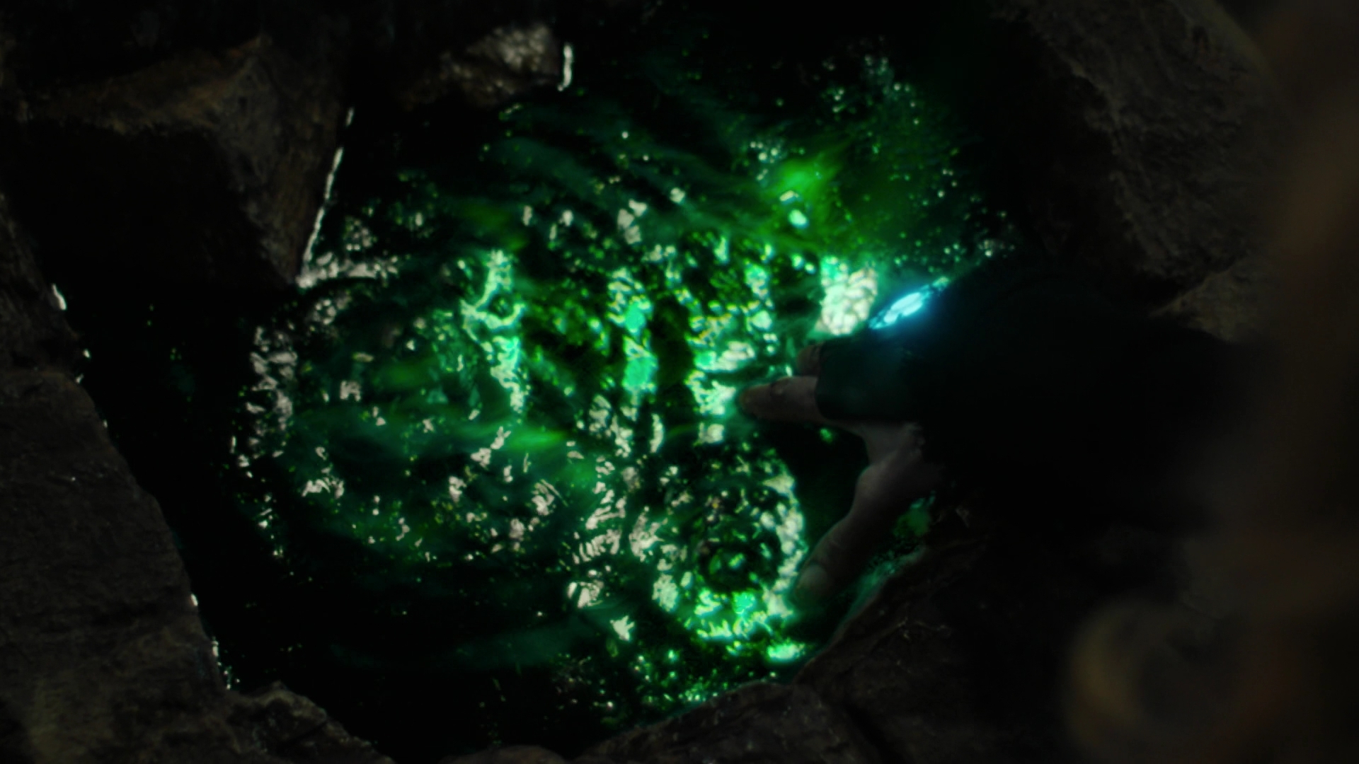 Charmed-Online-dot-nl_Charmed2x02SomeonesGoingToDie1812.jpg