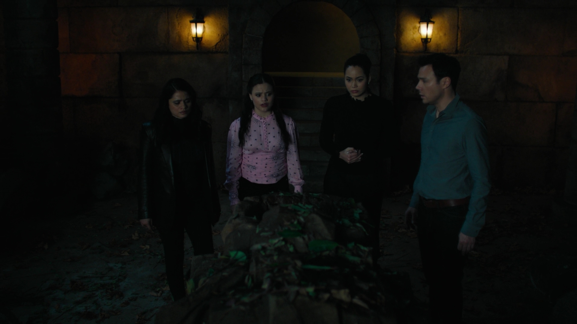 Charmed-Online-dot-nl_Charmed2x02SomeonesGoingToDie2181.jpg