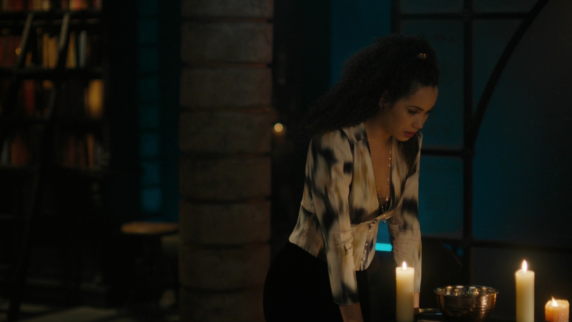 Charmed-Online-dot-nl_Charmed3x04YouCantTouchThis1203.jpg