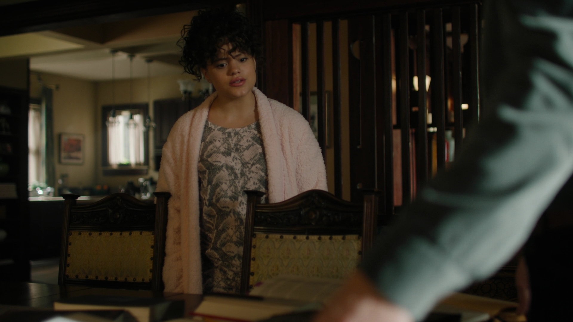 Charmed-Online-dot-nl_Charmed3x04YouCantTouchThis1392.jpg