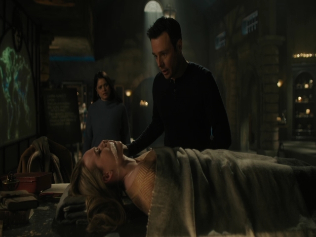 Charmed-Online-dot-nl_Charmed3x08OTheTangledWeb1037.jpg