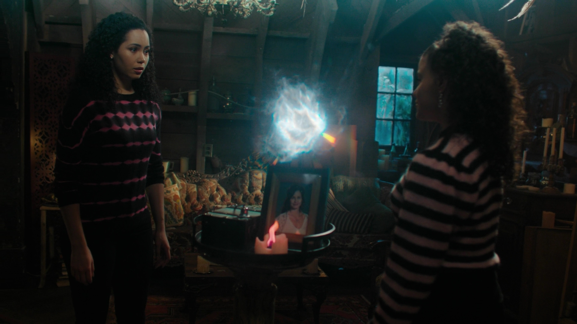 Charmed-Online-dot-nl_Charmed3x12SpectralHealing1799.jpg