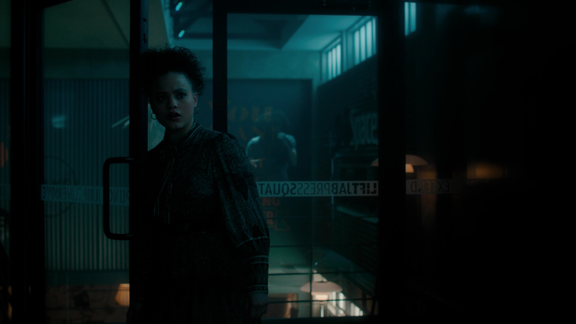 Charmed-Online-dot-nl_Charmed3x13ChaosTheory0327.jpg Charmed-Online-dot-nl_Charmed3x13ChaosTheory0327.jpg