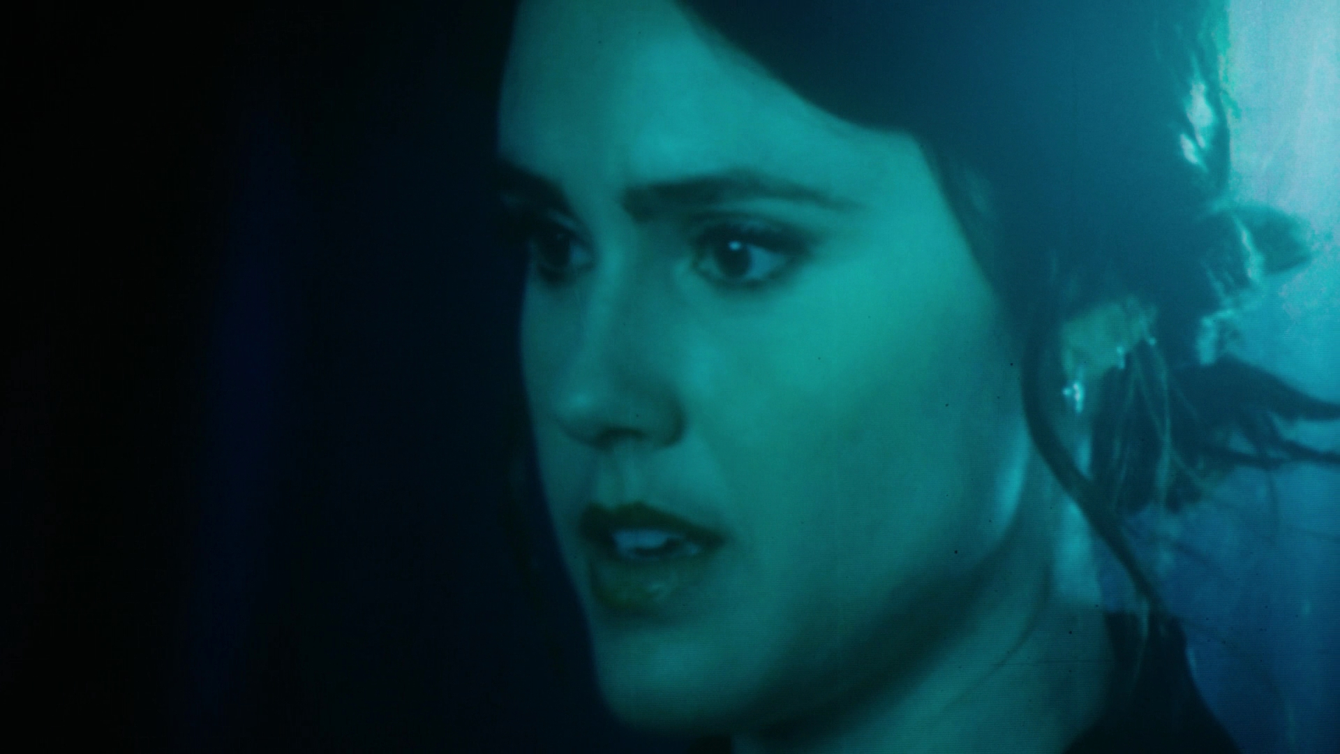 Charmed-Online-dot-nl_Charmed3x13ChaosTheory1758.jpg Charmed-Online-dot-nl_Charmed3x13ChaosTheory1758.jpg