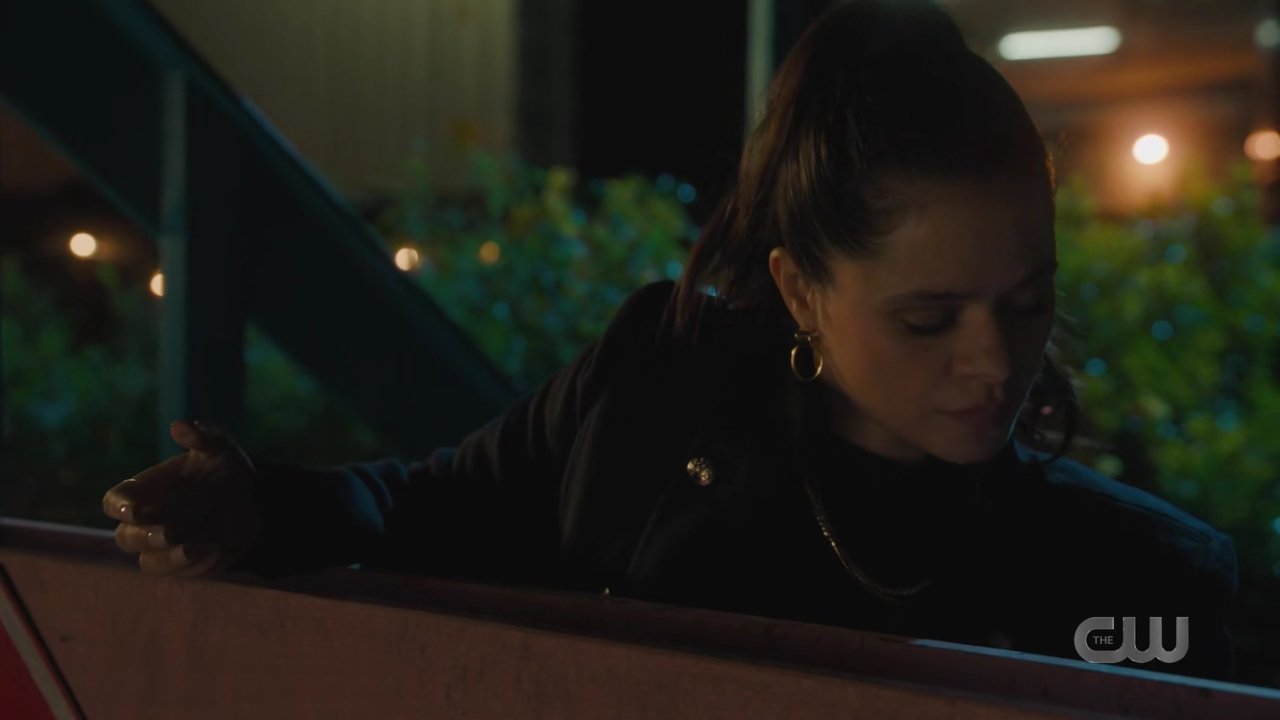 charmed-online-dot-nl_charmed4x02YouCantGoHomeAgain0966.jpg