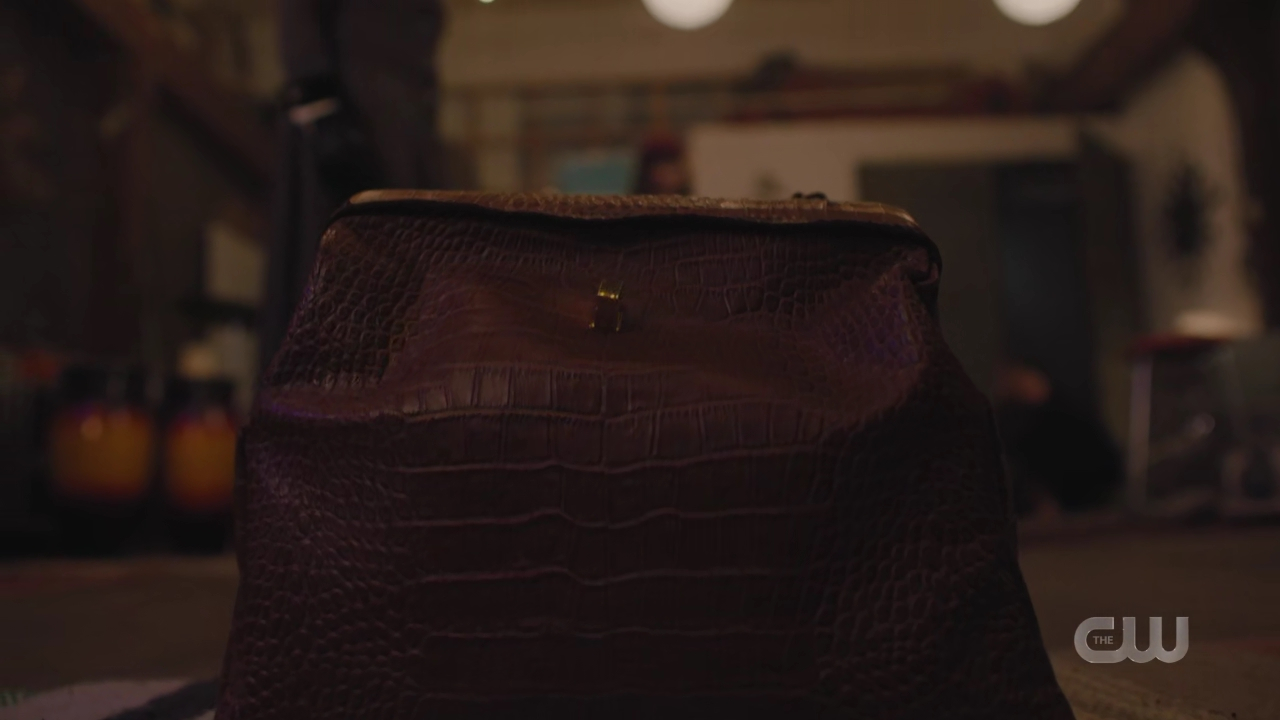 charmed-online-dot-nl_charmed4x02YouCantGoHomeAgain1666.jpg