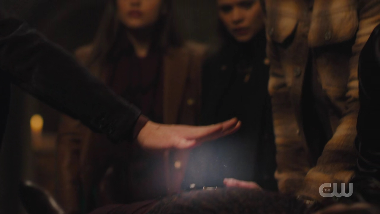 charmed-online-dot-nl_charmed4x02YouCantGoHomeAgain2025.jpg charmed-online-dot-nl_charmed4x02YouCantGoHomeAgain2025.jpg