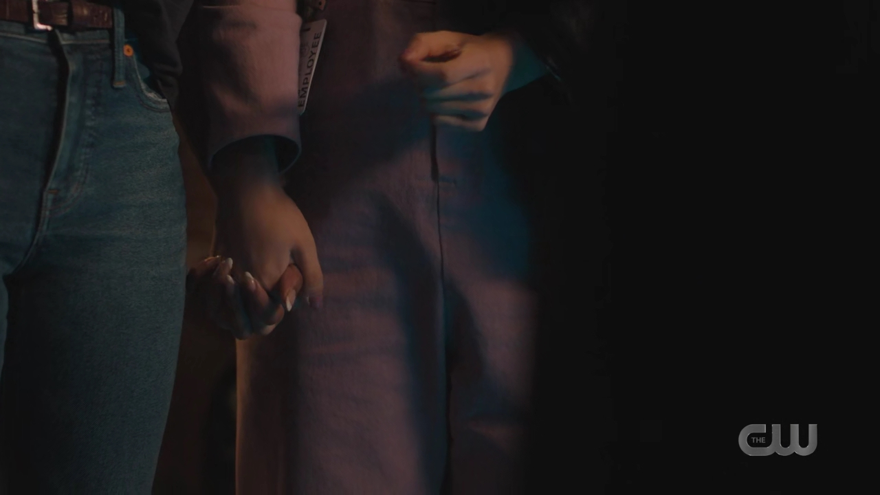 charmed-online-dot-nl_Charmed4x05TheSisterhoodoftheTravelingSandwich0279.jpg