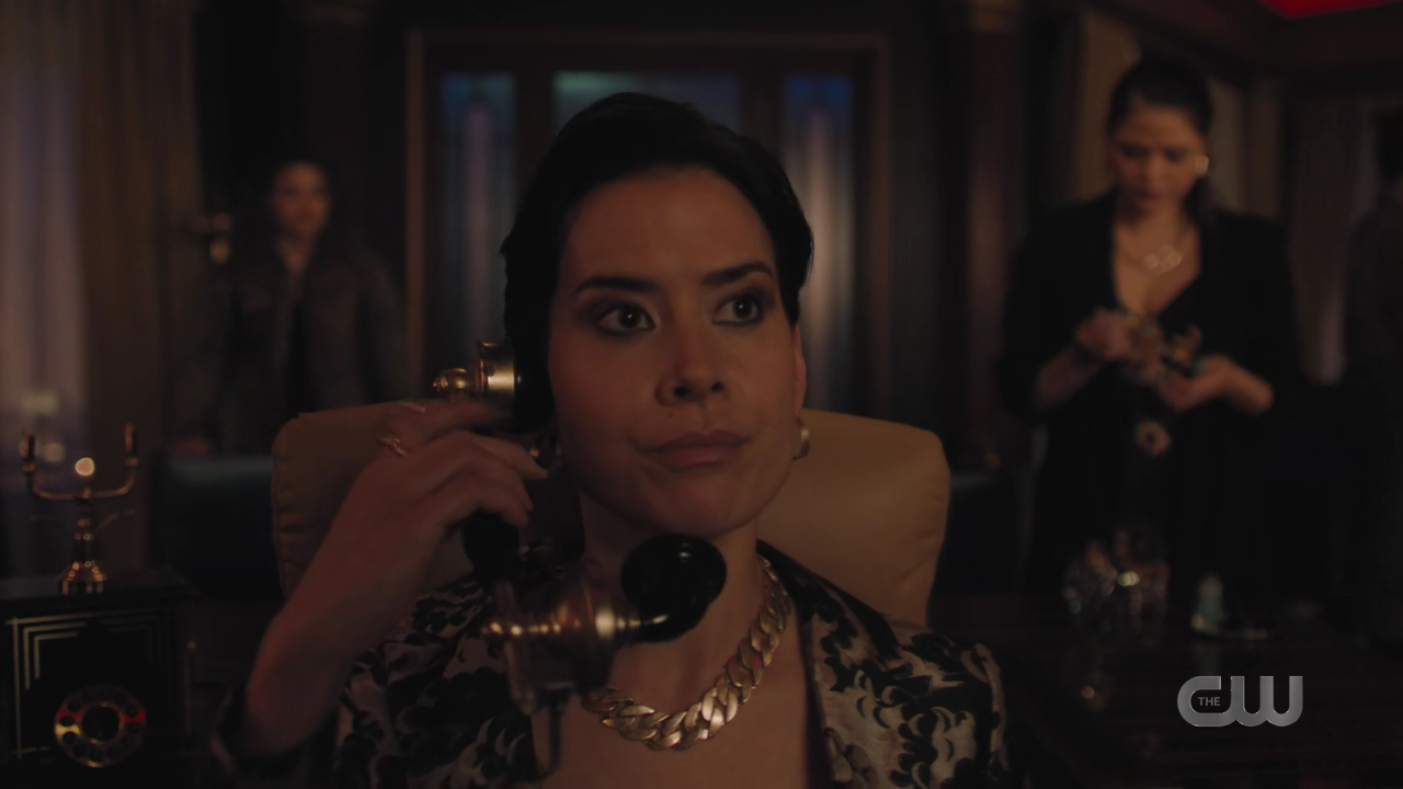 charmed-online-dot-nl_Charmed4x05TheSisterhoodoftheTravelingSandwich0549.jpg