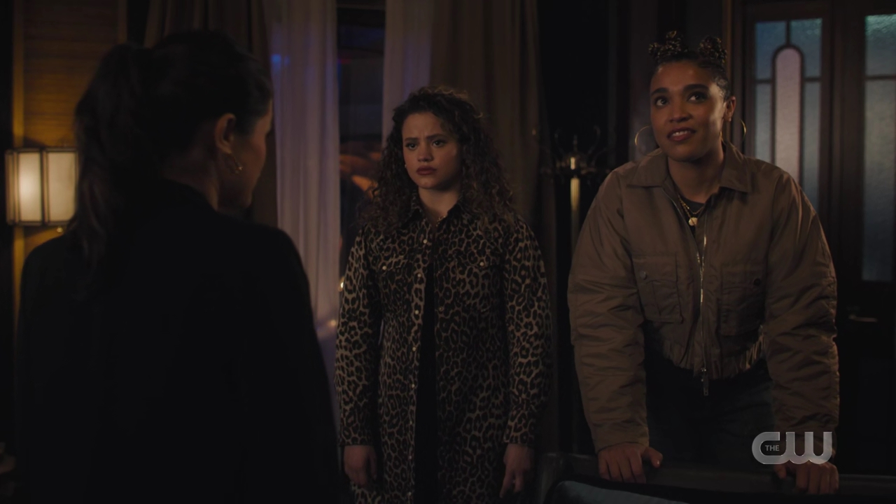 charmed-online-dot-nl_Charmed4x05TheSisterhoodoftheTravelingSandwich0697.jpg
