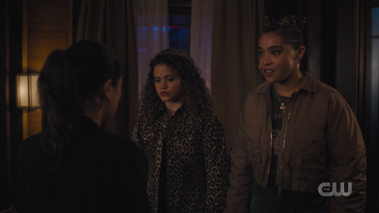 charmed-online-dot-nl_Charmed4x05TheSisterhoodoftheTravelingSandwich0724.jpg