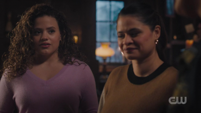 charmed-online-dot-nl_Charmed4x05TheSisterhoodoftheTravelingSandwich2305.jpg