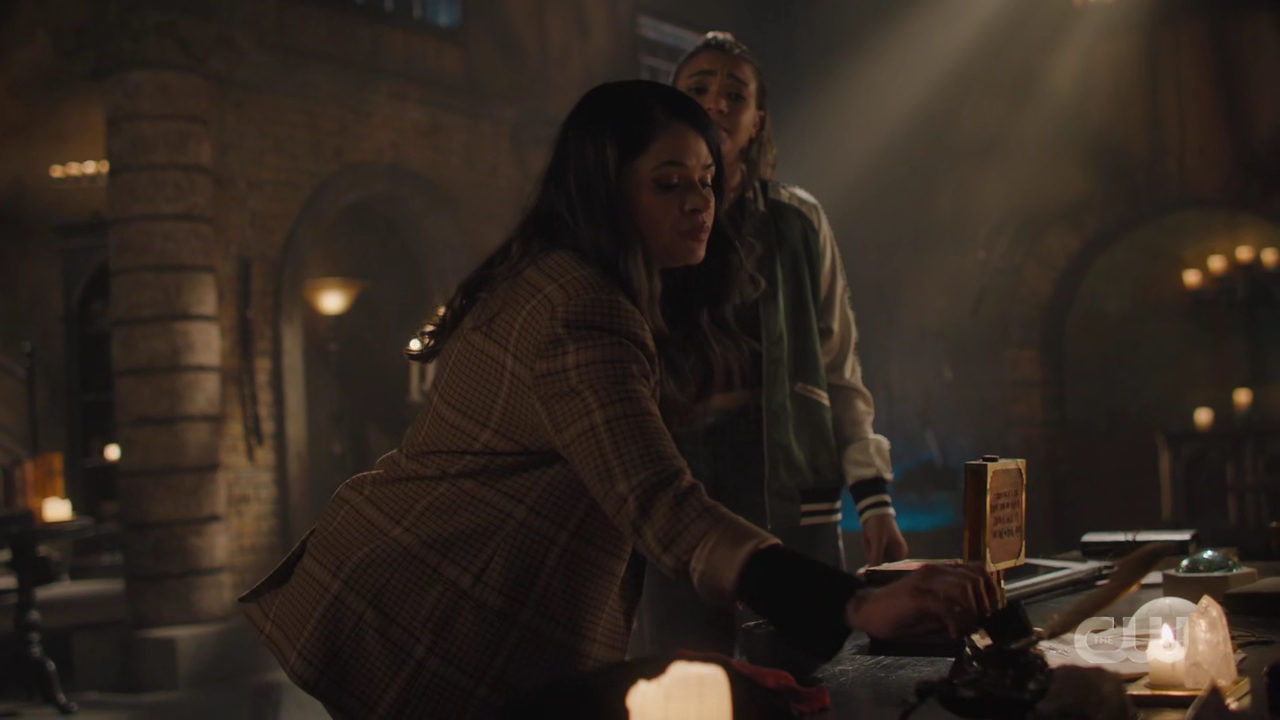 charmed-online-dot-nl_Charmed4x06TheTallymanCometh0708.jpg