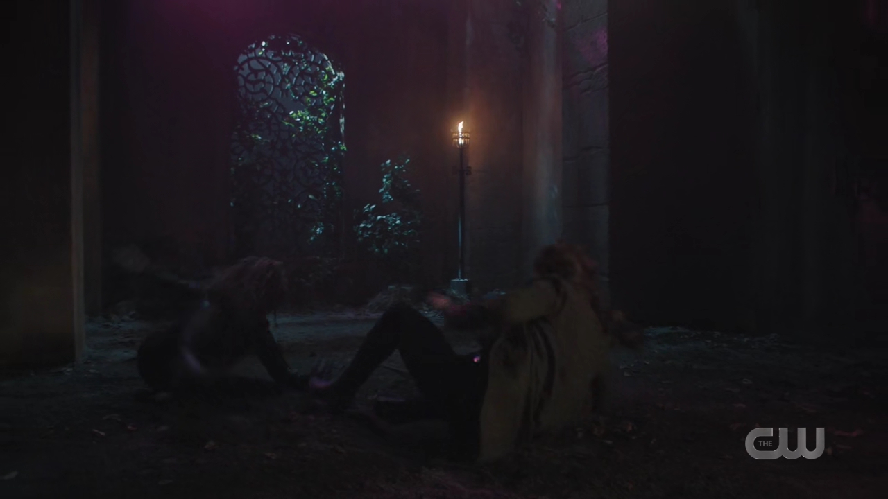 charmed-online-dot-nl_Charmed4x07CatsandCamelsandElephantsohmy1950.jpg