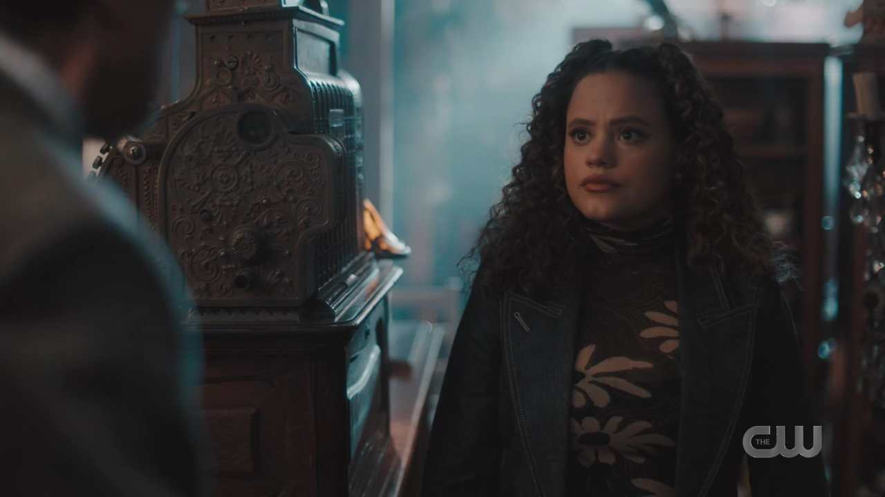 charmed-online-dot-nl_Charmed4x08Unveiled0352.jpg