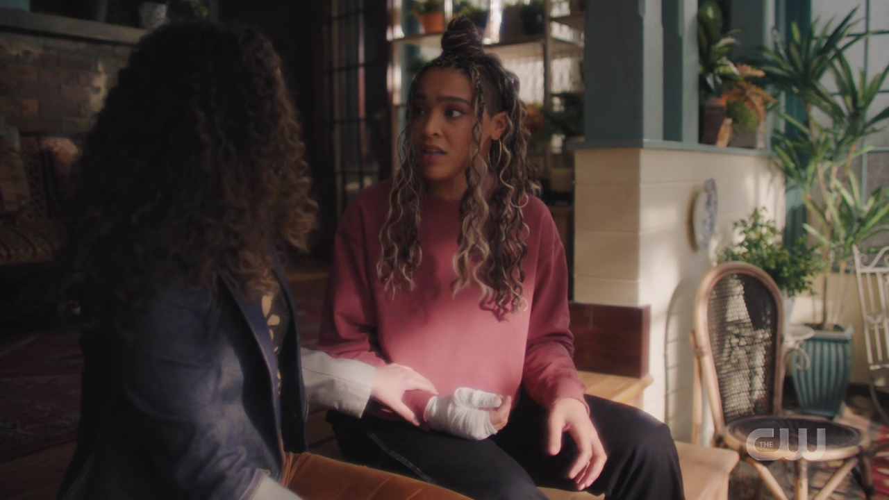 charmed-online-dot-nl_Charmed4x08Unveiled0810.jpg