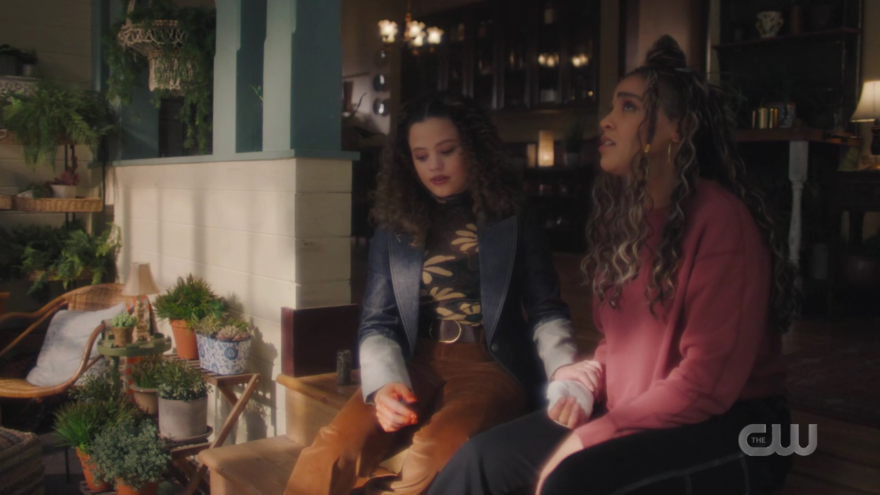 charmed-online-dot-nl_Charmed4x08Unveiled0815.jpg