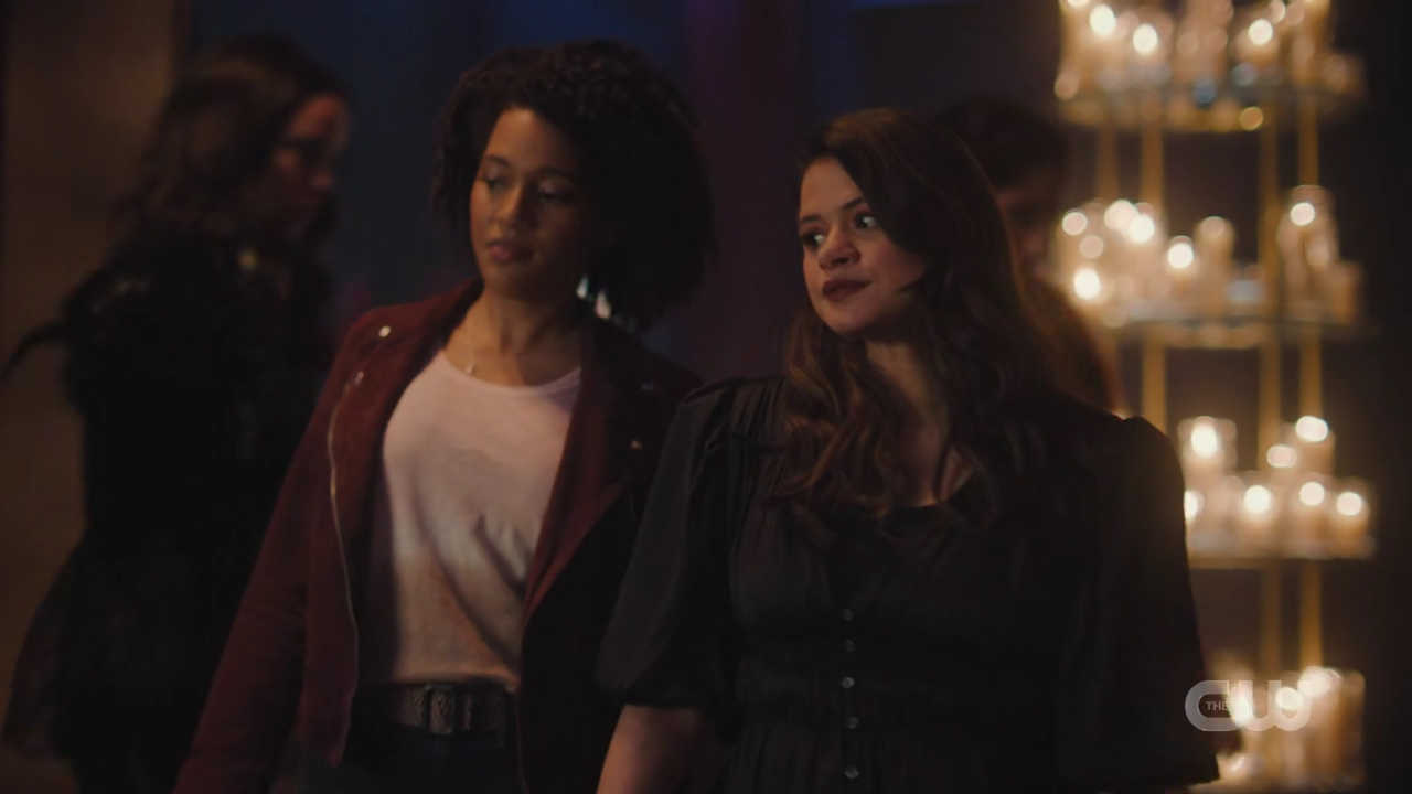 charmed-online-dot-nl_Charmed4x08Unveiled1299.jpg