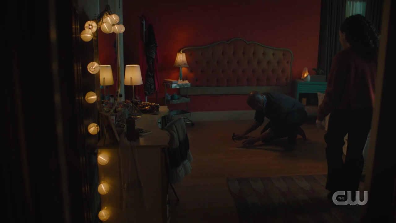 charmed-online-dot-nl_Charmed4x09TruthorCares0680.jpg