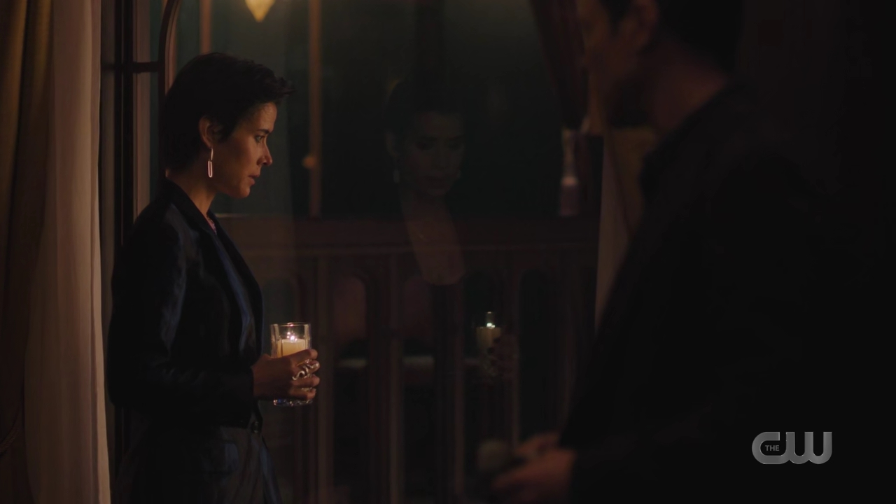 charmed-online-dot-nl_Charmed4x10HashingItOut1769.jpg