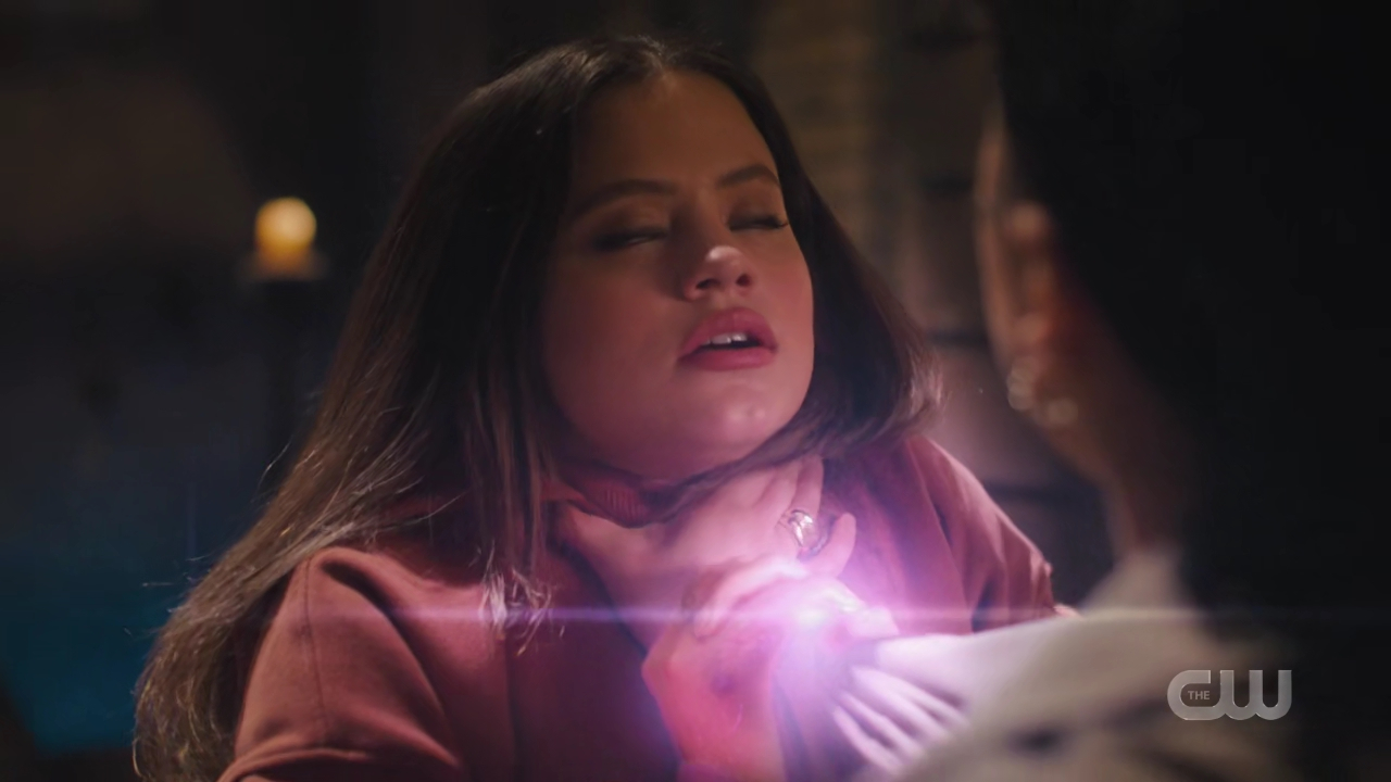 charmed-online-dot-nl_Charmed4x10HashingItOut1910.jpg