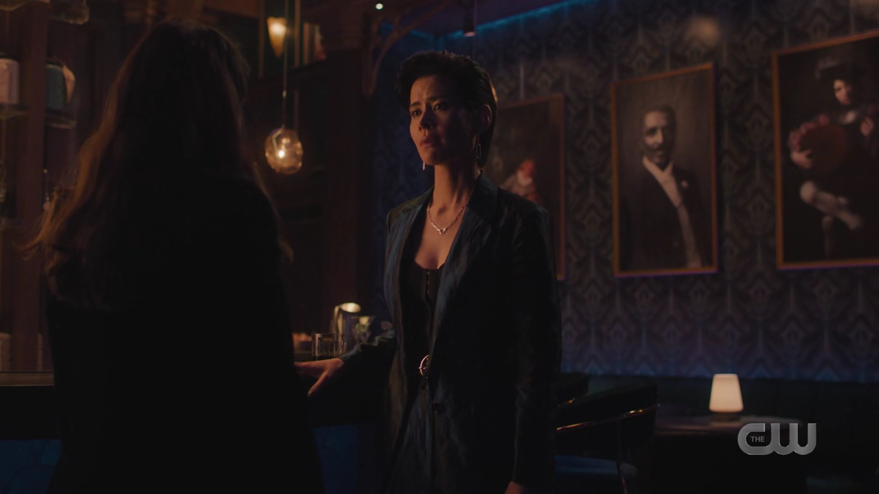charmed-online-dot-nl_Charmed4x10HashingItOut2190.jpg