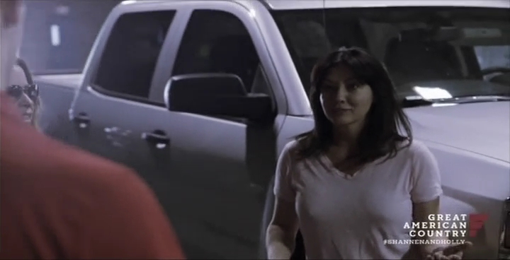 Charmed-Online-dot-net_OffTheMapWithShannenandHolly-S01E01-02-0133.jpg